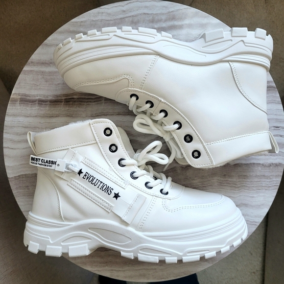 White Vegan Leather Faux Fur Lined Evolutions High-Top Sneakers 7.5 - Picture 4 of 13